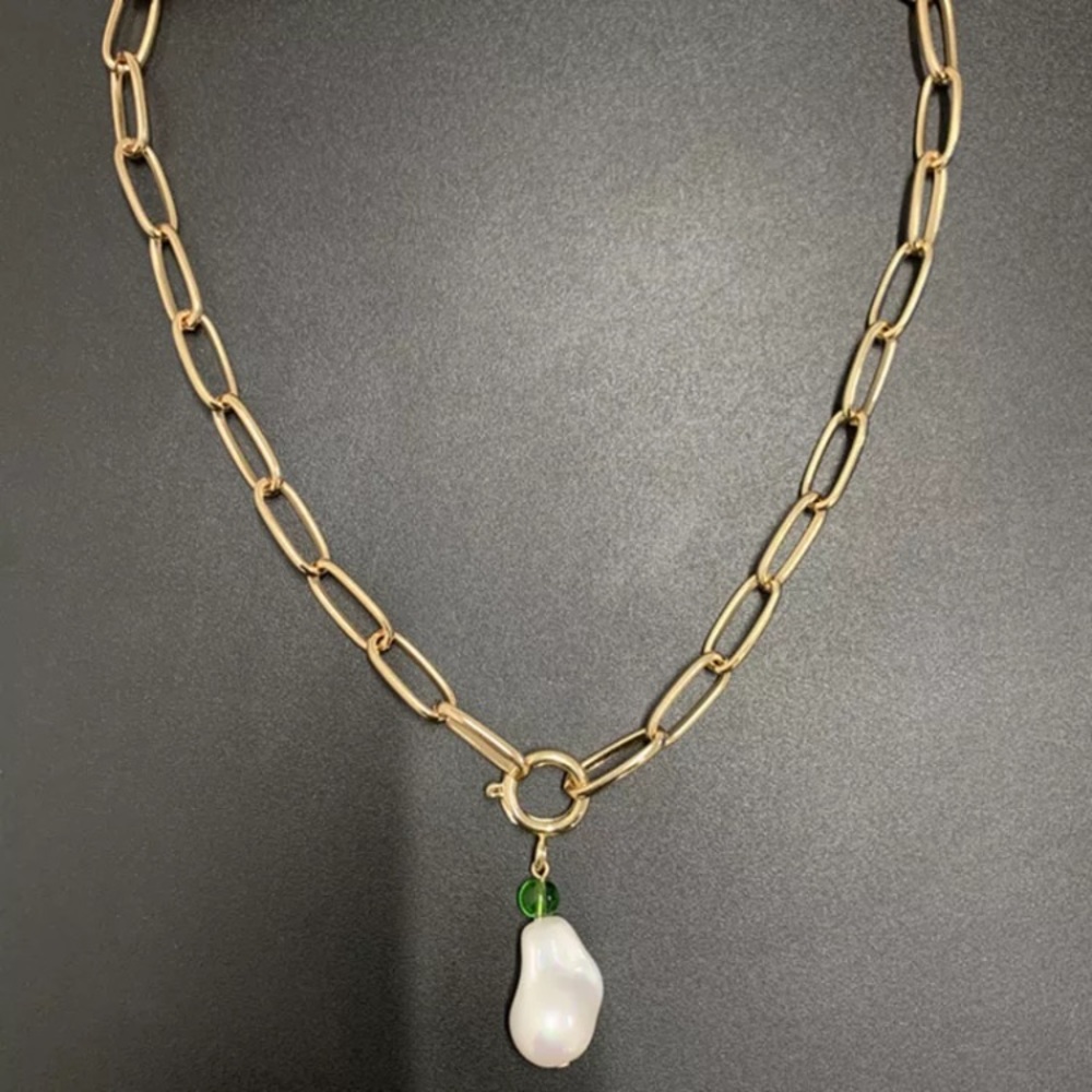 Big Baroque Imitation Pearl Gold Tone Necklace - Picture 2 of 5